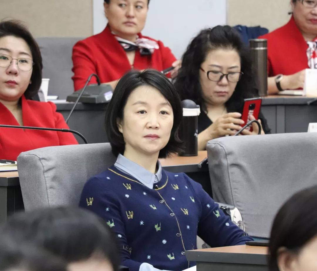 内蒙古自治区妇联组织部部长王玲看望学员